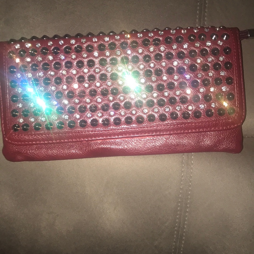 Eye catching clutch/wristlet